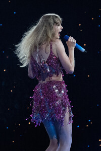 347688588_taylor-swift-3.thumb.jpg.26e4bfbe3f0d17c77ef7dc1e4723afb3.jpg