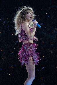 347688592_taylor-swift-4.thumb.jpg.bac2b2e525715b7e524a71bb8667551e.jpg