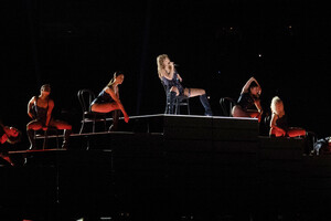 347688984_taylor-swift-48.thumb.jpg.4f770b564df5c9b4534f53b3a604f40f.jpg
