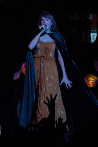 347689007_taylor-swift-52.thumb.jpg.48fbdbd27b21e4f684e2d58f8465d7dc.jpg