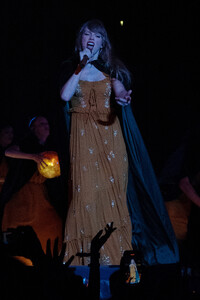 347689014_taylor-swift-53.thumb.jpg.7945d377dc23c4bcd1a4c24f5fa4636c.jpg