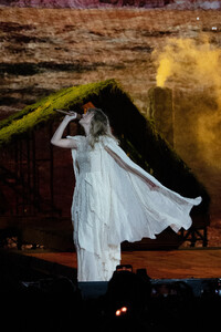 347689220_taylor-swift-79.thumb.jpg.17098bef068398e30336f1bbfc944200.jpg