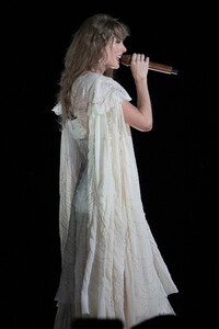 347689262_taylor-swift-86.thumb.jpg.a45fd0f55ba79c26c042d950b4d0c9f9.jpg