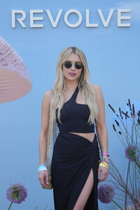 347700005_emma_roberts_at_revolve_party_on_day_2_of_the_coachella_2023_music_festival_in_i.jpg