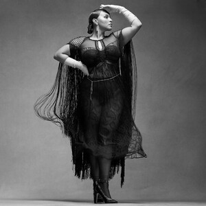 368847643_VogueItaliaDec2020103.thumb.jpg.604c132c6f3e1e713832e2363bed6643.jpg
