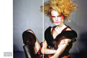 37979364_VogueItalia(October2009)-Beauty-004.thumb.jpg.97f8a907bb2915421208910c8bcc6950.jpg