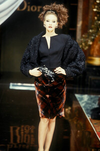 425955151_ChristianDior1995HauteCouture46.thumb.jpg.37a9e2679e581f2b9ef738c89a0a48c8.jpg