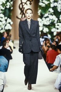 451024693_YvesSaintLaurent1995HauteCouture48.thumb.jpg.9b5a72101bf1d29181e4fe895855ac1b.jpg