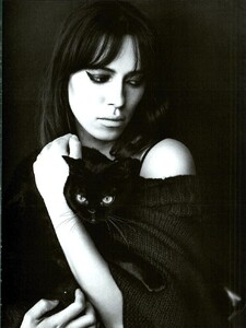 487305298_ARCHIVIO-VogueItalia(July2009)-RebeccaHall-008.thumb.jpg.988e7c89689a708110c0aa0a5fef2c72.jpg