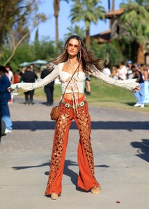 499337968_AlessandraAmbrosio(9).thumb.jpg.1f08649973e2ebe345e6e9585f6ae59f.jpg