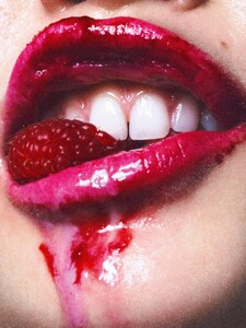 49941625_VogueParisApril201916.thumb.jpg.a0b61968af586cd5ccfc127df687e6b1.jpg