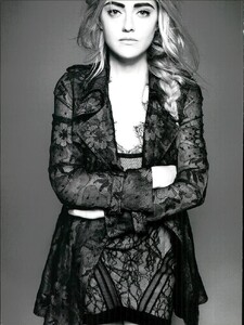 524986711_ARCHIVIO-VogueItalia(February2010)-DakotaFanning-009.thumb.jpg.9303eeffbcedf354a9b6f2bc1c190fca.jpg