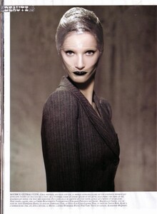 535520597_VogueParis-200610-256.thumb.jpg.c32c604c29519fd7f85d04aabdf443e7.jpg