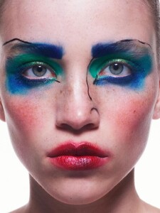 560401802_VogueParisApril201915.thumb.jpg.fac2c4c9397280325921a159bf342da4.jpg
