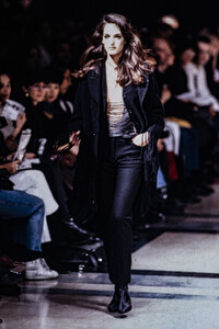 569517004_HelmutLang1992WomenRTW4.thumb.jpg.55aeaef0179e9cdf2c40f5141d9b068c.jpg