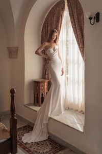 Lihi Hod SS2023 Bridal Couture Collection 'Terra' Gown (2).jpeg
