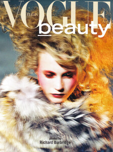 645755094_VogueItalia(October2009)-Beauty-001.thumb.jpg.4ecc2fc50cb8feb7ae27aa4760844443.jpg