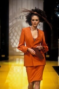 72994757_ChristianDior1995HauteCouture1.thumb.jpg.f50835691a73b2b4d44420c3f87d0ff1.jpg