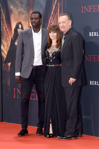 Felicity_Jones__281029~2.jpg