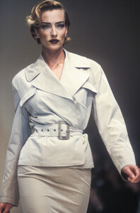 772933133_JilSander1992WomenRTW2.thumb.jpg.338736a3d48becc48d4305eedd5edeb1.jpg