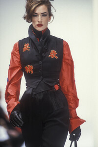 783719753_DolceGabbana1992WomenRTW88.thumb.jpg.b75b923686ca8c8666b51a4cb0293cae.jpg
