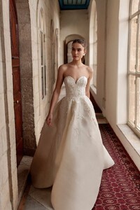 Lihi Hod SS2023 Bridal Couture Collection 'Noa' Gown.jpeg