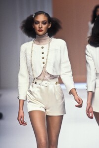 841589235_Valentino1995WomenRTW50.thumb.jpg.23909076953c32714e68299542ce44fe.jpg