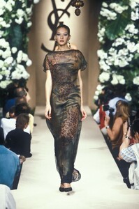 843757637_YvesSaintLaurent1995HauteCouture165.thumb.jpg.5f12fce46d3605c7513a80350ab35c3c.jpg