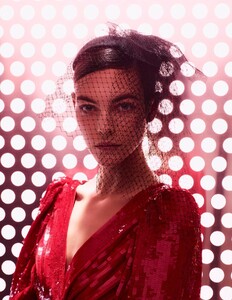 846541485_VogueChinaMarch20199.thumb.jpg.ec5f366deae1ff5d5df81b6e01a84e49.jpg