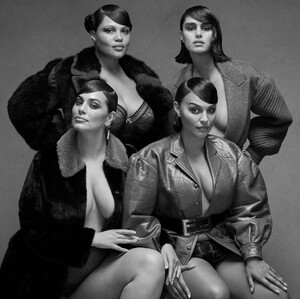 847525879_VogueItaliaDec2020106.thumb.jpg.c1b8bb8f10c55f7ce4e0cbafae146fc5.jpg