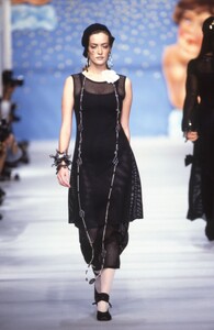 856875657_Chloe1993WomenRTW90.thumb.jpg.bb407e00d29230519d4c7d53ad615406.jpg