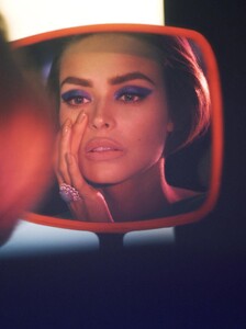 860537308_VogueParisApril201918.thumb.jpg.4f8413146f6038494be1bd3aac8c34d0.jpg