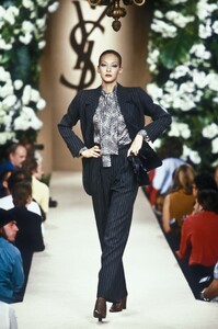 896884482_YvesSaintLaurent1995HauteCouture49.thumb.jpg.2c6ac833aa93b4ce11af932254ddcdc2.jpg