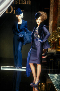 899768674_ChristianDior1995HauteCouture14.thumb.jpg.aeae2db2b82c8d5e823606b04af32eab.jpg