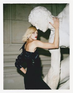 907713513_VogueParisMay201908.thumb.jpg.2ce40e7b9b1489ba8a2abc5f518992da.jpg
