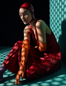 990795549_VogueChinaMarch20197.thumb.jpg.9107c30ad5ed2ec323ccb9a70e8066b8.jpg