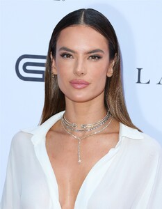 Alessandra_Ambrosio_at_The_Daily_Front_Row_s_7th_Annual_Fashion_Los_Angeles_Awards_in__5_.jpeg