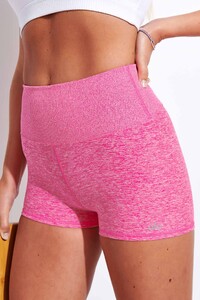 Alo-Yoga-ALOSOFT-AURA-SHORT-W6137R-Neon-Pink-Heather-0006.jpg