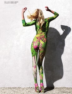 Diekgerdes_AnOther_Magazine_Spring_Summer_2007_02.thumb.jpg.8463b3e5d742dc0fbdbe0f97bc650cef.jpg