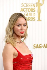 Emily_Blunt_-_29th_Annual_Screen_Actors_Guild_Awards_in_Los_Angeles2C_February_262C_202313.jpg