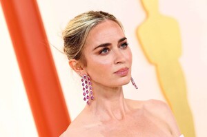 Emily_Blunt_-_95th_Annual_Academy_Awards_at_Dolby_Theatre_in_Los_Angeles_-_March_122C_202312.jpg