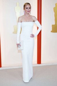 Emily_Blunt_-_95th_Annual_Academy_Awards_at_Dolby_Theatre_in_Los_Angeles_-_March_122C_202333.jpg