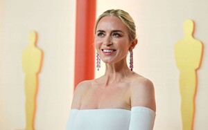 Emily_Blunt_-_95th_Annual_Academy_Awards_at_Dolby_Theatre_in_Los_Angeles_-_March_122C_202337.jpg