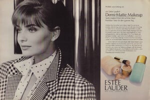 EsteeLauderDemiMatteMakeupAdpetraDe0489.thumb.jpg.0a113f6d69341433002cddb371b4c44b.jpg