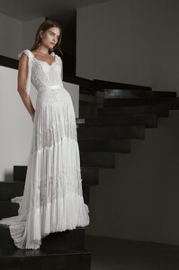 MAISON-ARIEL-TOLEDANO-BRIDAL-23_By-Roy-Peri_12-09-22_2170-scaled.jpg