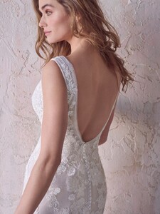 Maggie-Sottero-Daisy-Fit-and-Flare-Wedding-Dress-22MC960A01-Alt7-CH.jpg