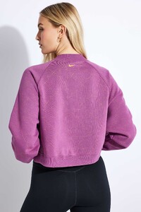 Nike-W-NK-CROPPED-NOVELTY-FLEECE-CREW-SWEATSHIRT-DM7280-507-LIGHT-BORDEAUX-METALLIC-GOLD-0017_163a591f-0ba8-4cf9-b58c-fb0c6f6b33b8.jpg