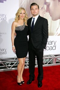 Revolutionary-Red-Carpet-Leonardo-DiCaprio-and-Kate-Winslet-Adorable-Friendship-Through-the-Years.thumb.jpg.6db0026a4fb2503796e3bc90f939b3f8.jpg