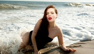 Roxane-Mesquida-Sexy-3.jpg
