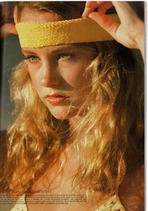 VOGUEUKLISA1980870_zpse96716be.thumb.jpg.f7b7c036cf431cd7c080c2b5fa318608.jpg